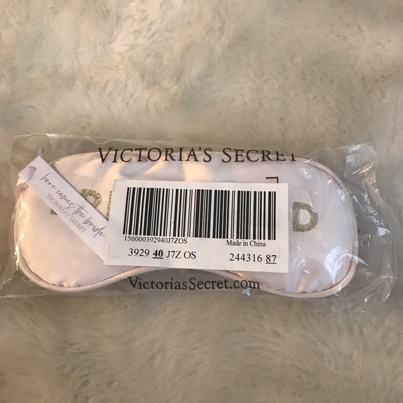 Victoria's Secret Accessories - NWT Victoria’s Secret Pink and Gold Glitter Satin Bridesmaid Sleep Mask